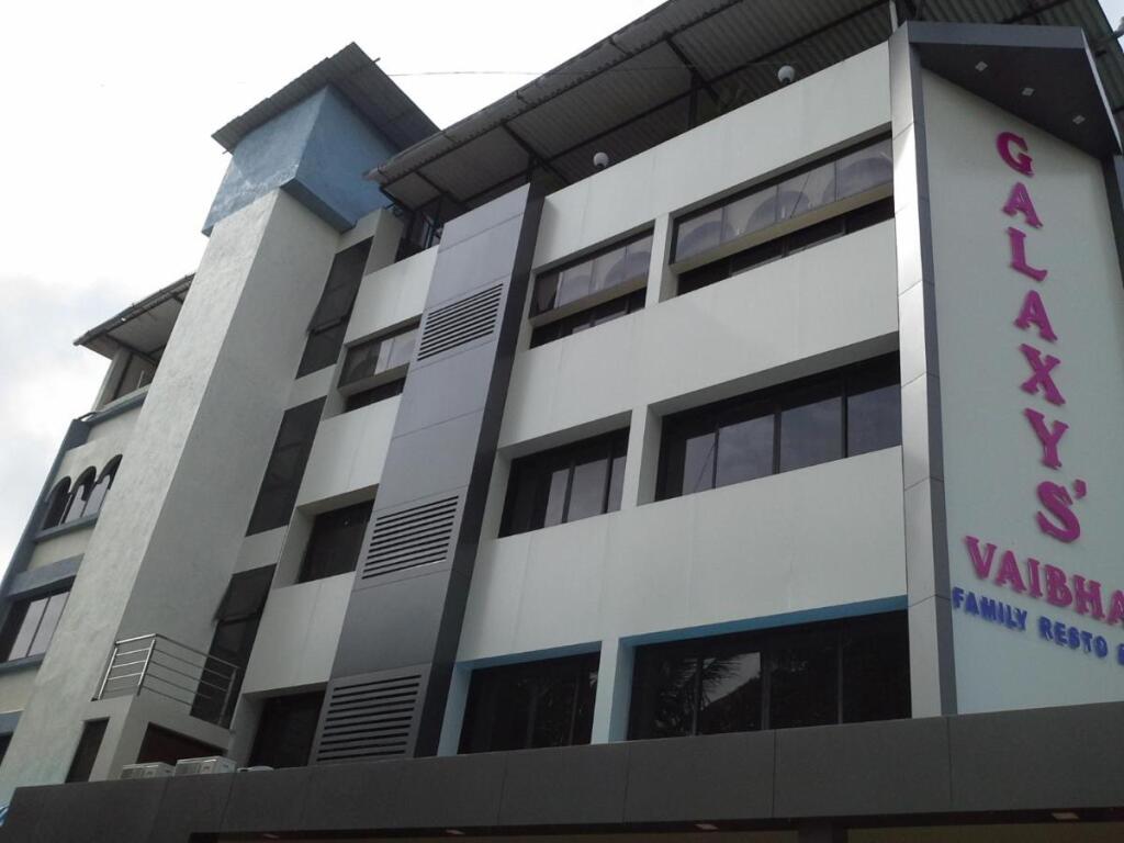 Тхане: Hotel Galaxy's Vaibhav