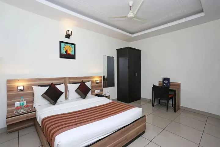 Газиабад: Capital O 1391 Hotel Pushpa Vilas