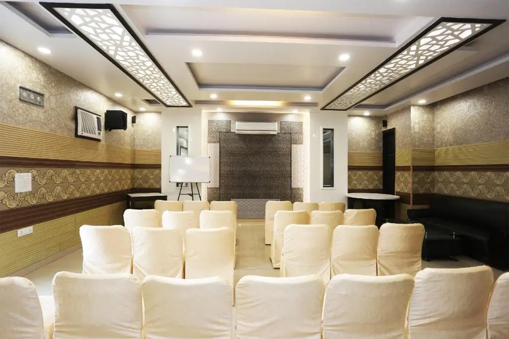 Газиабад: Capital O 1391 Hotel Pushpa Vilas