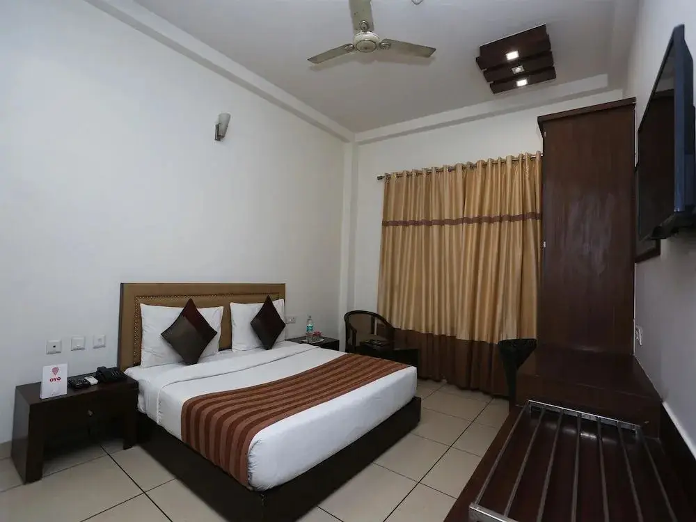Газиабад: Capital O 1391 Hotel Pushpa Vilas