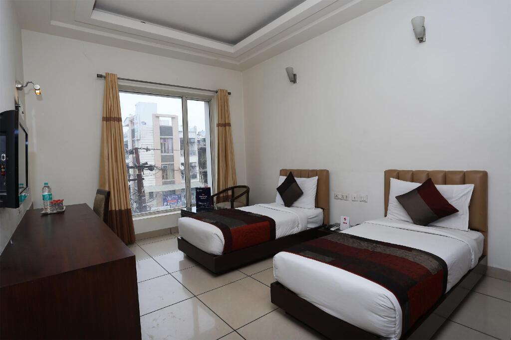 Газиабад: Capital O 1391 Hotel Pushpa Vilas