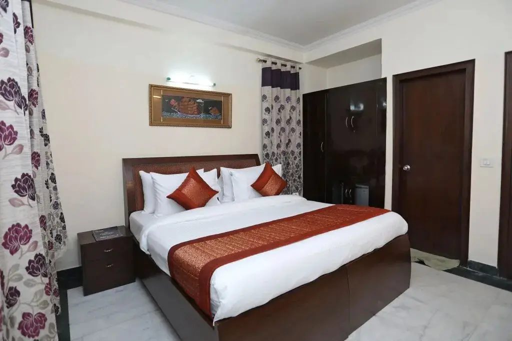 Гуруграм: OYO Premium Galleria Market DLF 4
