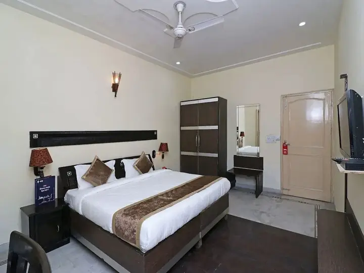 Гуруграм: OYO 12968 Hotel The Domus