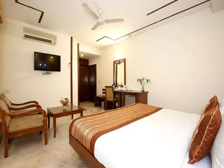 Чандигарх: OYO 808 Hotel Alora