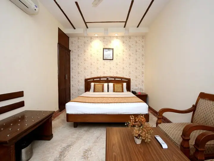 Чандигарх: OYO 808 Hotel Alora