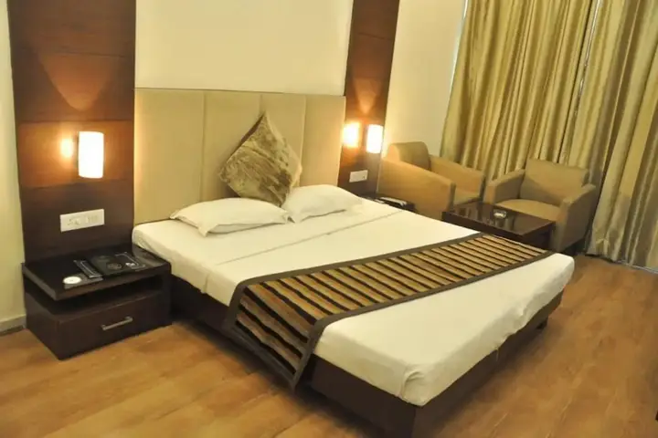 Панчкула: OYO 1832 Hotel Parbhat Inn