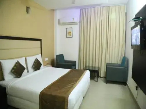 Бадди: Hotel Noor