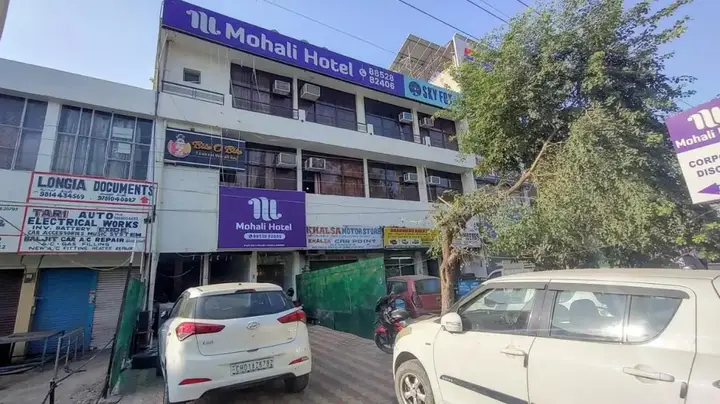 Бадди: Hotel Noor