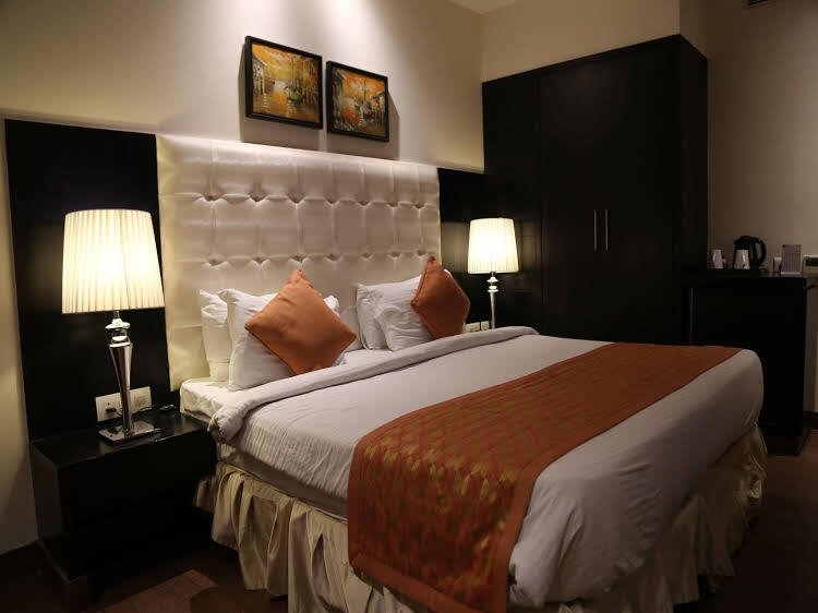 Панчкула: OYO Premium Dhakoli Zirakpur