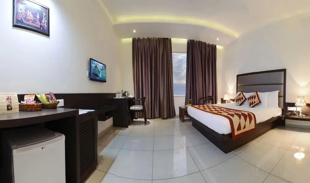 Агра: FabHotel TDI Mall Fatehabad Rd