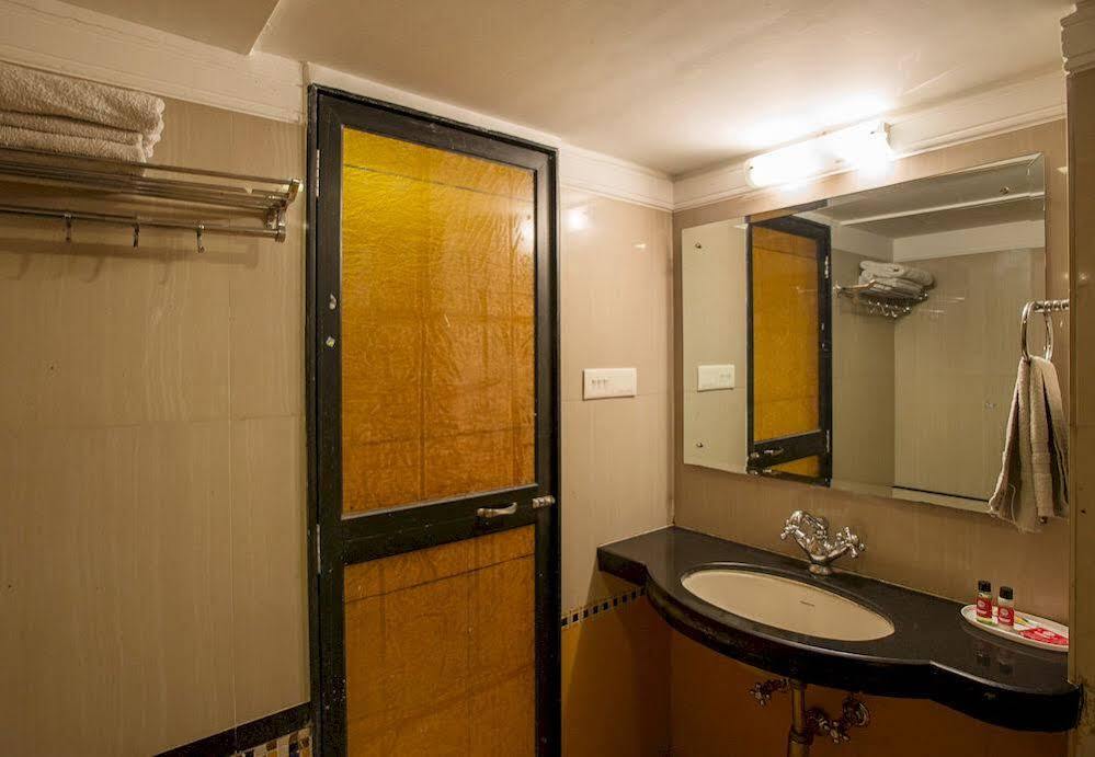 OYO Rooms Lal Kothi Shopping Center — фото 1