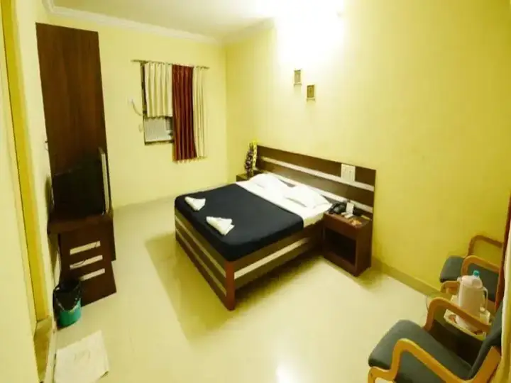 Колхапур: Hotel Tourist