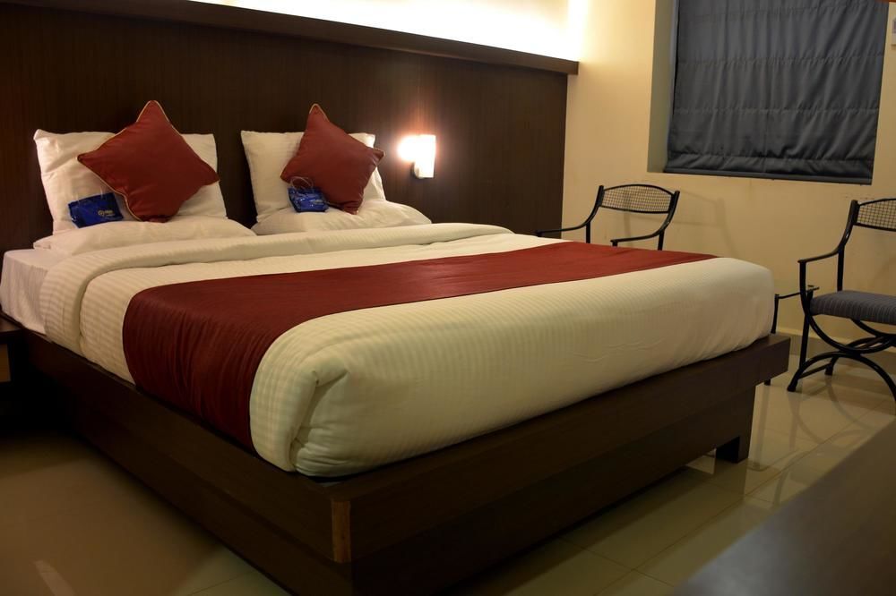 Kyarkoppa: OYO Premium Hubli Dharwad Highway