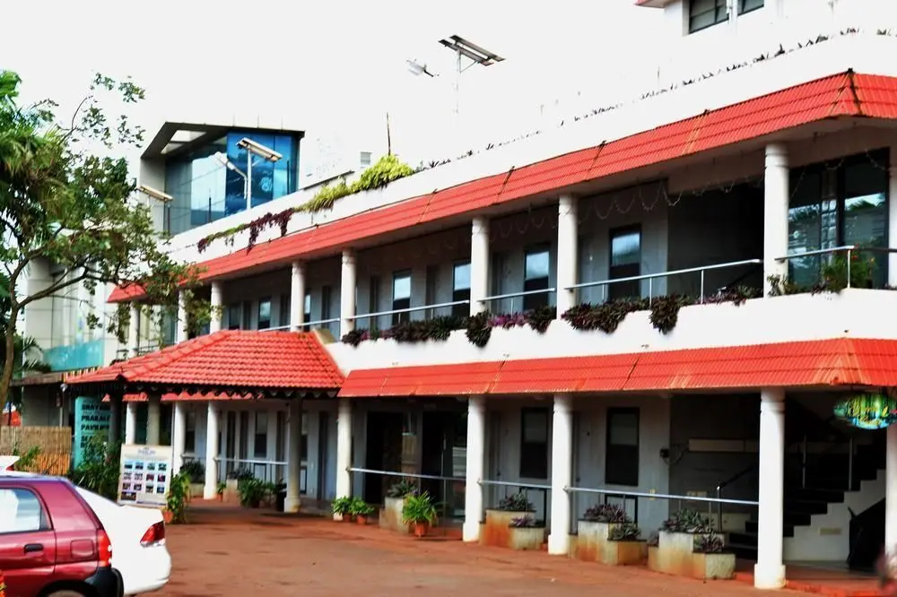 Kyarkoppa: OYO Premium Hubli Dharwad Highway