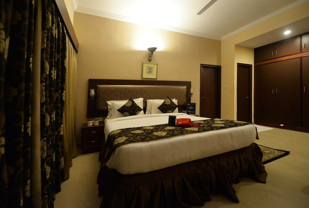 Хидерабад: OYO Premium Banjara Hills Road No 12