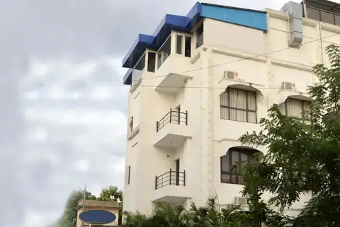 OYO Premium Banjara Hills Road No 12 — фото 1