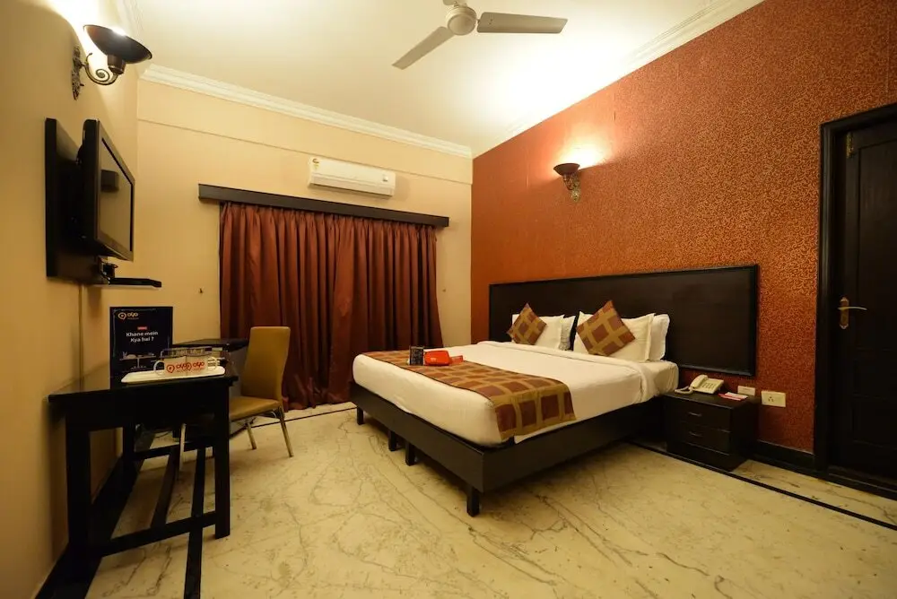 Хидерабад: OYO Premium Banjara Hills Road No 12