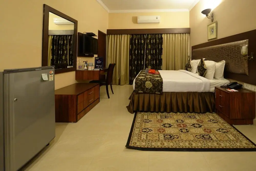 Хидерабад: OYO Premium Banjara Hills Road No 12
