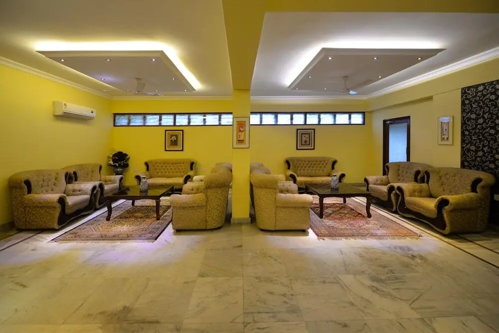 Хидерабад: OYO Premium Banjara Hills Road No 12