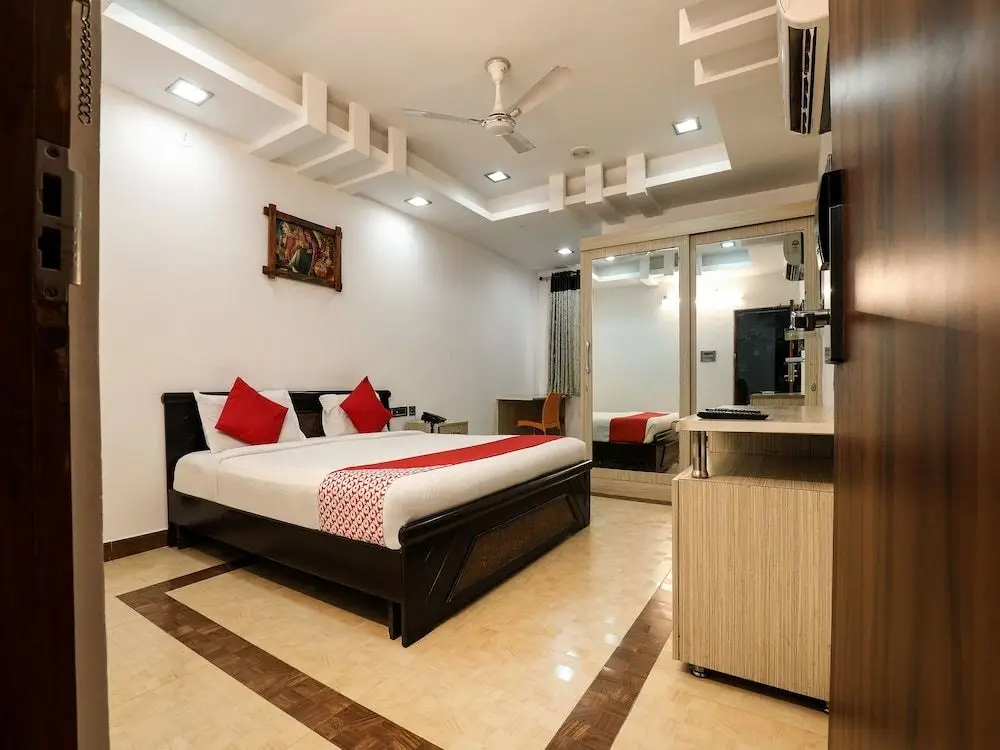 Хидерабад: OYO 986 Hotel Akhand Homes
