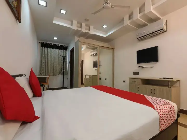 Хидерабад: OYO 986 Hotel Akhand Homes