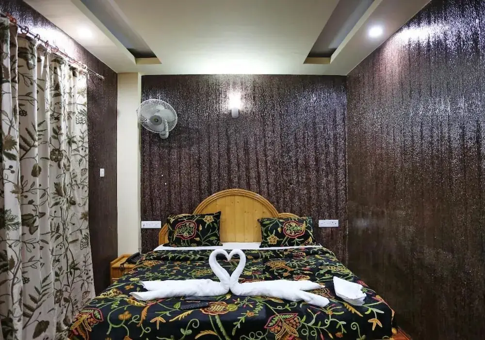 Шринагар: Hotel Shefaf