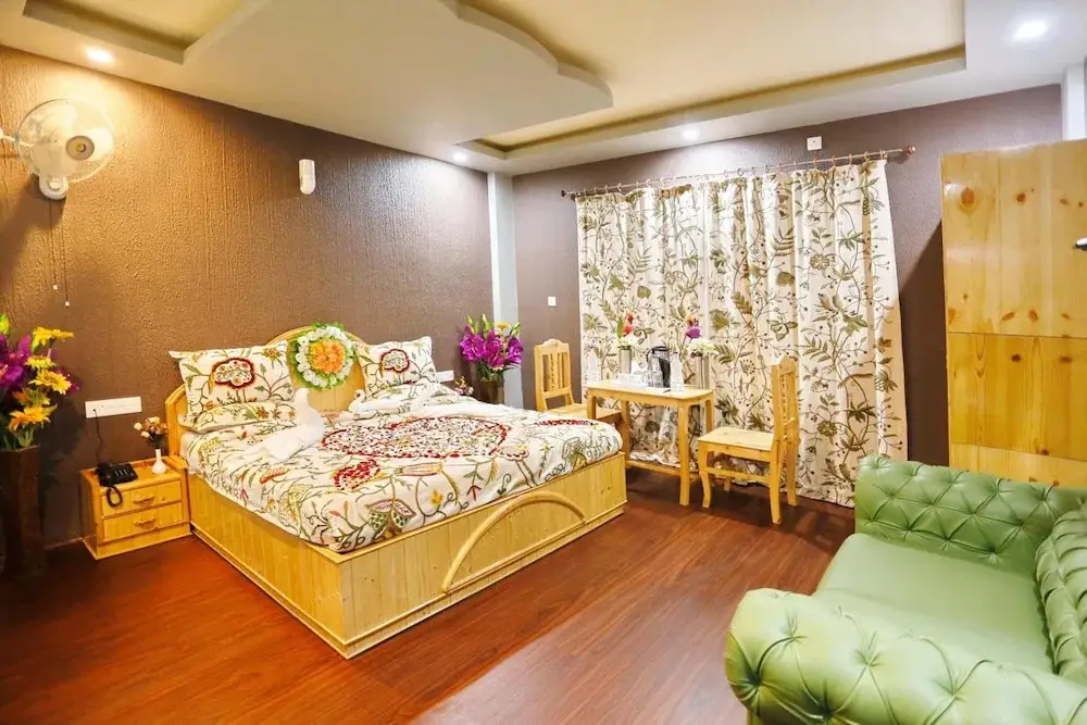 Шринагар: Hotel Shefaf
