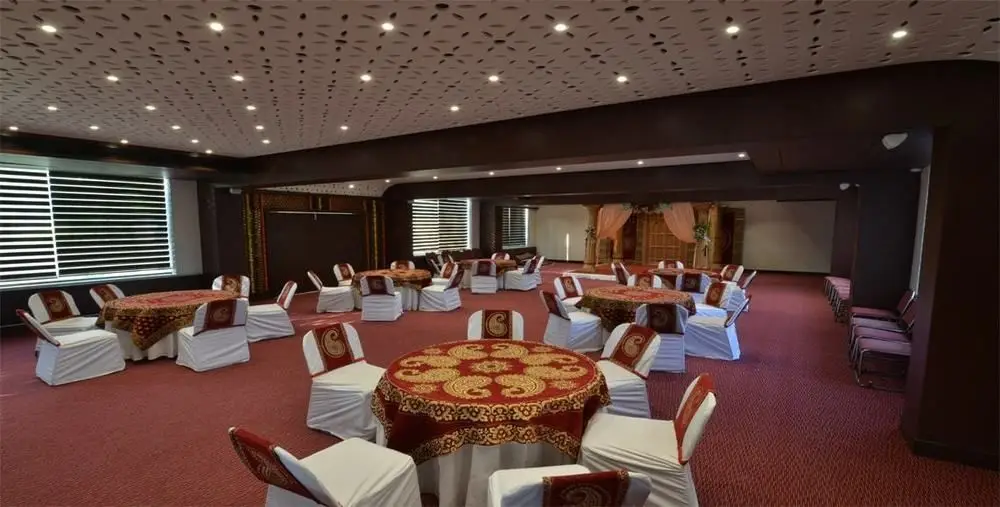 Вадодара: Hotel Aum Regency