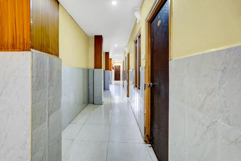 Тирупати: Aadrustam Residency