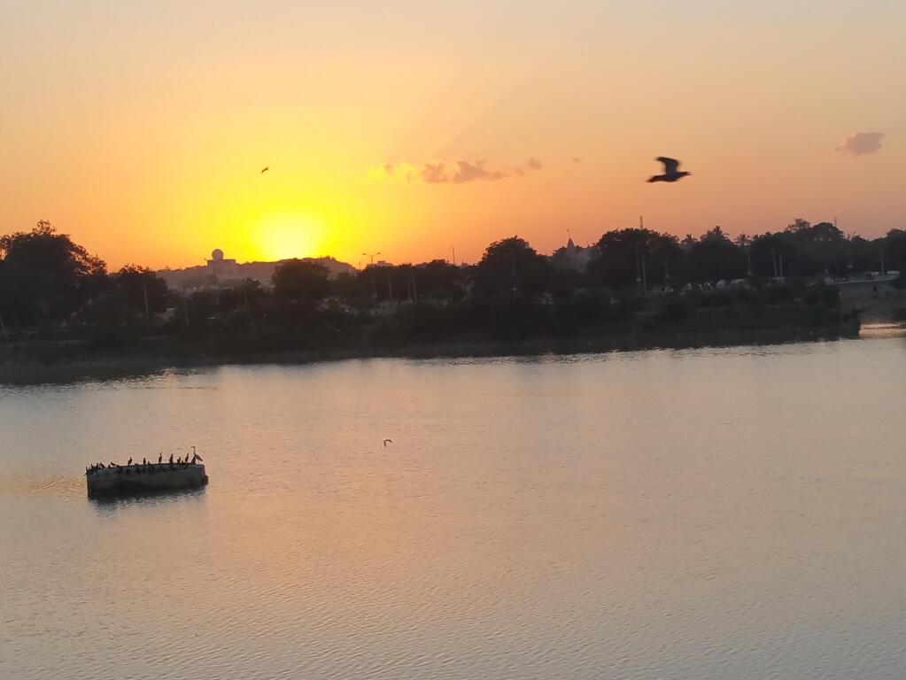 Бхудж: Hotel Shiv lake