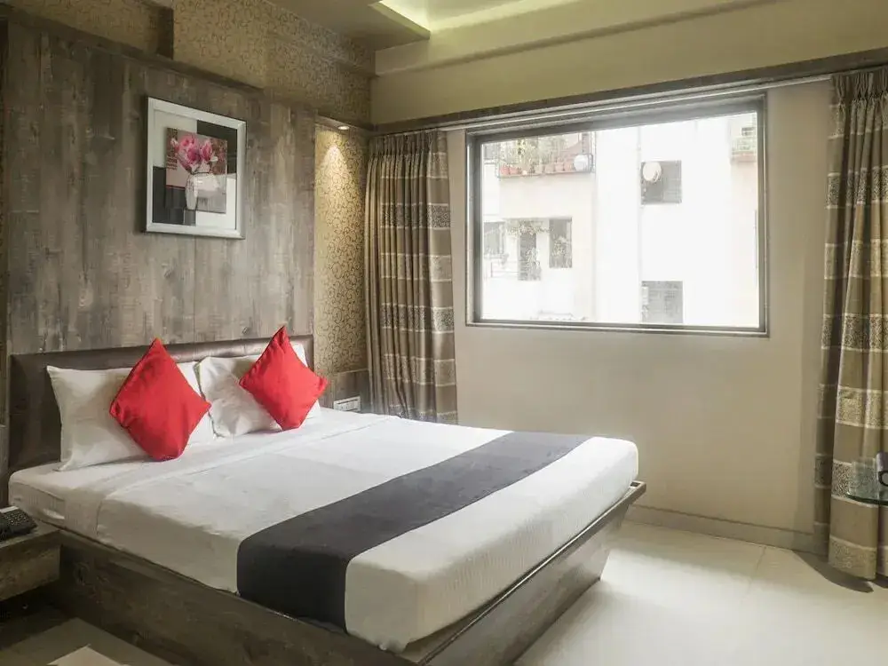 Пимпри-Чинчвад: Super Townhouse OAK Regal Inn Near Sant Tukaram Nagar Metro Station