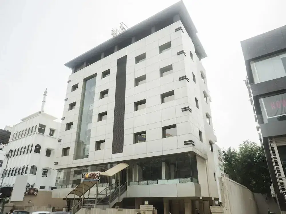 Super Townhouse OAK Regal Inn Near Sant Tukaram Nagar Metro Station — фото 1