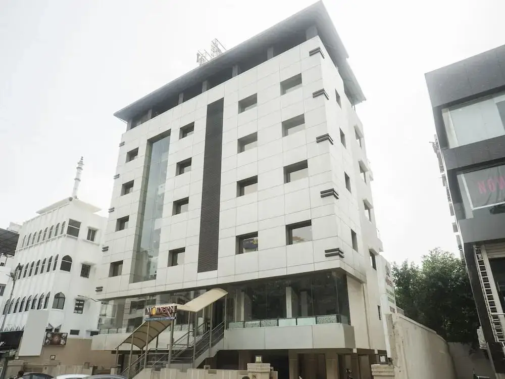 Super Townhouse OAK Regal Inn Near Sant Tukaram Nagar Metro Station — фото 1