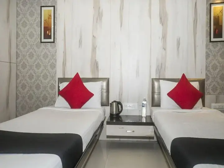 Пимпри-Чинчвад: Super Townhouse OAK Regal Inn Near Sant Tukaram Nagar Metro Station