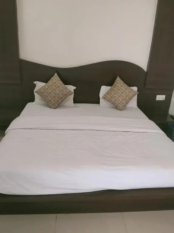 Катра: Hotel Natraj