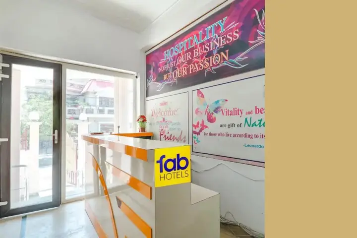 Праяградж: Fabhotel Raka Inn