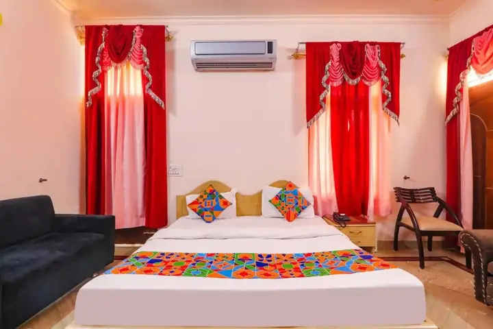 Праяградж: Fabhotel Raka Inn