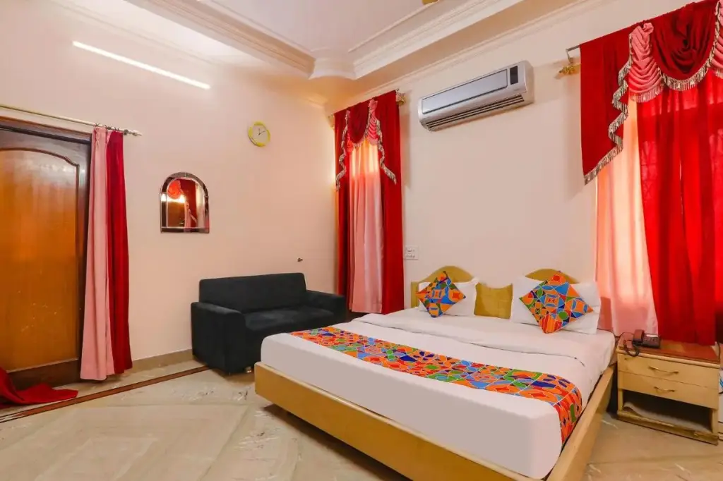 Праяградж: Fabhotel Raka Inn