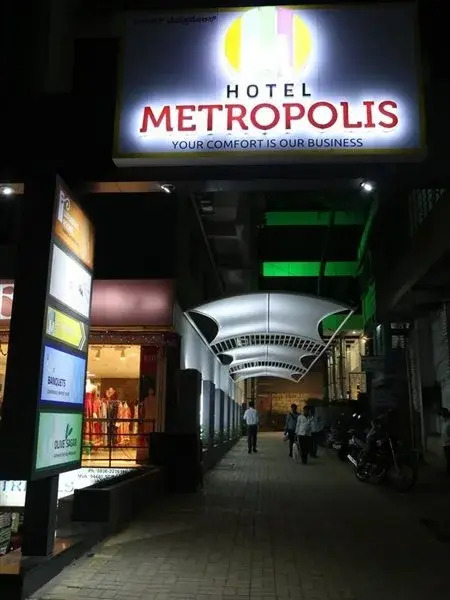 Metropolis Hotel — фото 1