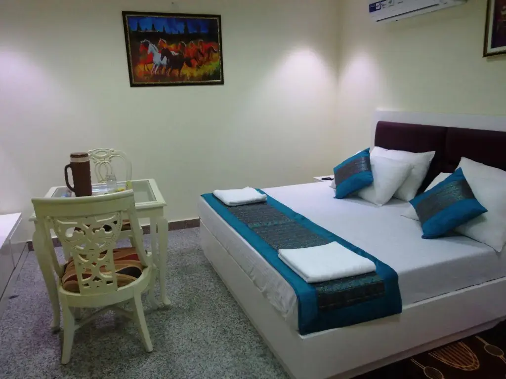 Нью-Дели: Airport Hotel The Paramont