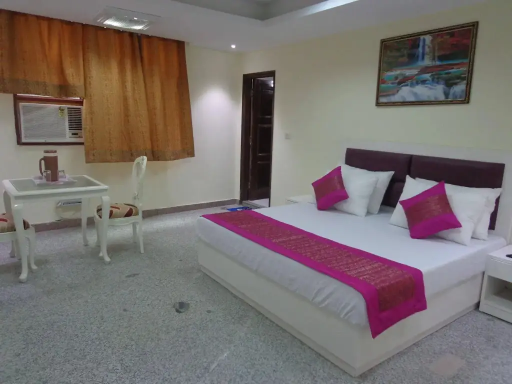 Нью-Дели: Airport Hotel The Paramont