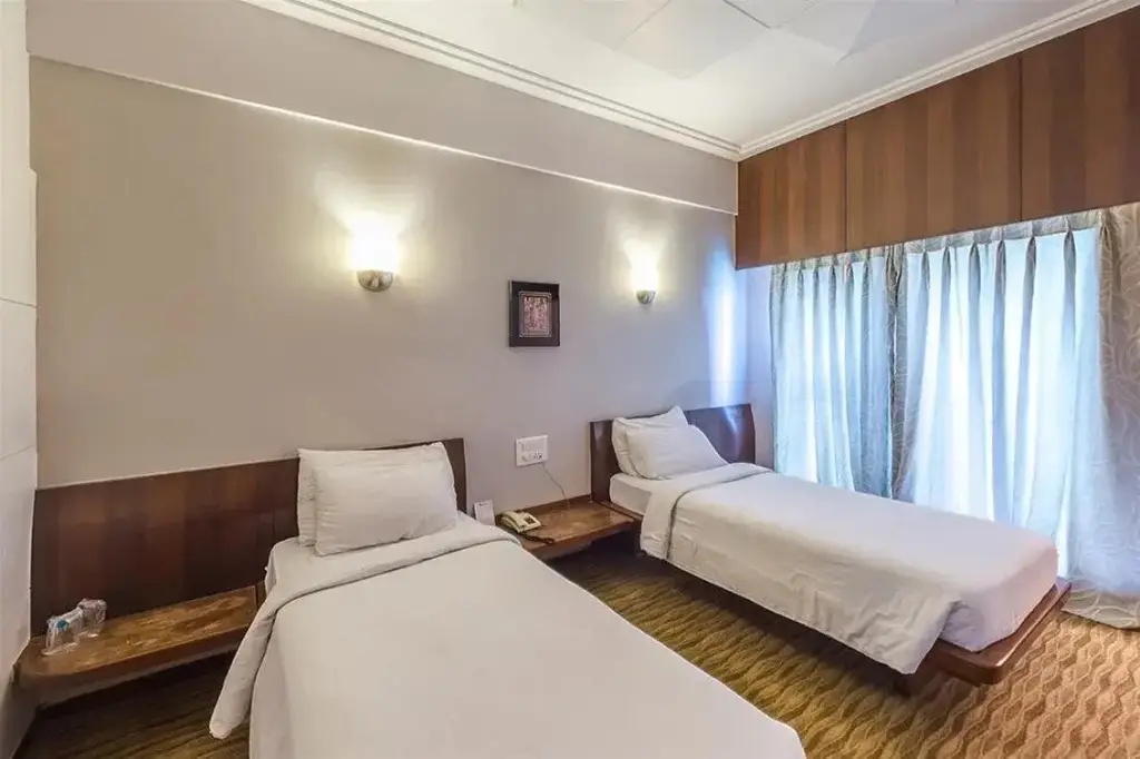 Солапур: Hotel Tripursundari