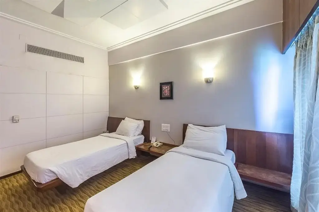 Солапур: Hotel Tripursundari