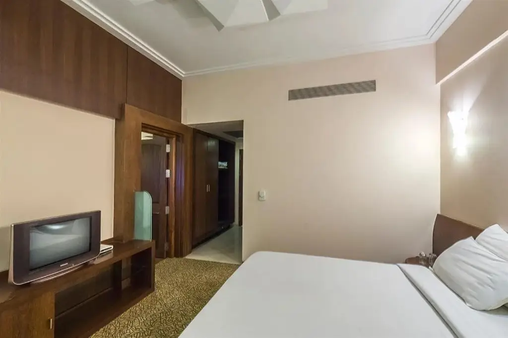Солапур: Hotel Tripursundari