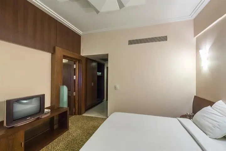 Солапур: Hotel Tripursundari