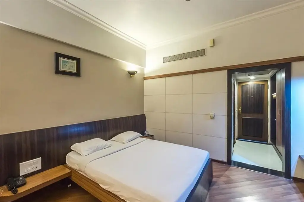 Солапур: Hotel Tripursundari