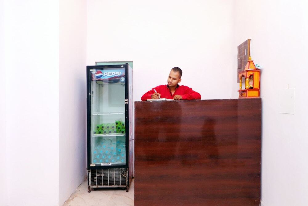 Ханзи: OYO 43845 Hotel Red Velvet Inn