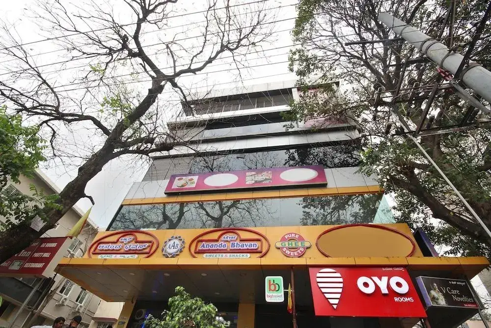 OYO 437 Hotel Vastav Comforts Inn — фото 1