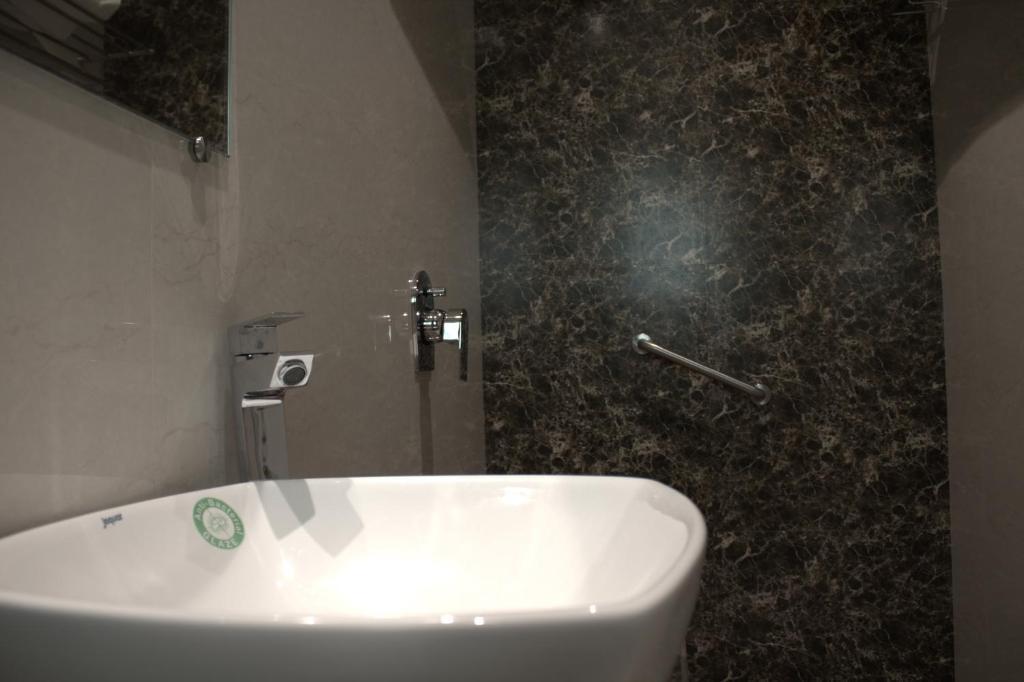 Тхане: Hotel Sai Sanidhya