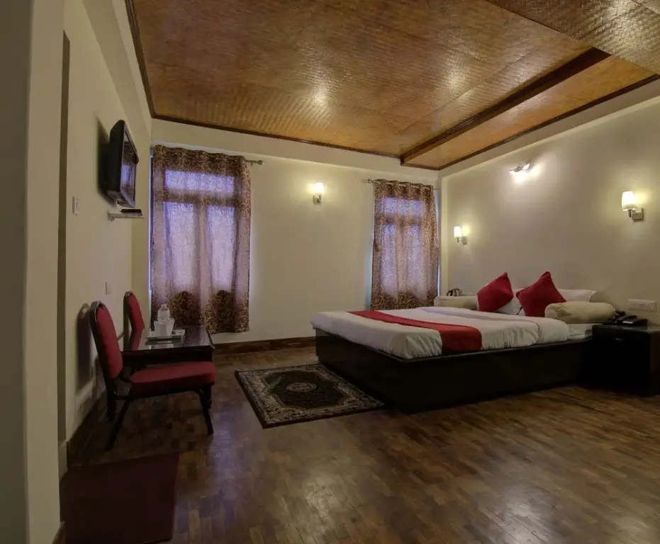 Гангток: Crown De La Cruz Residency